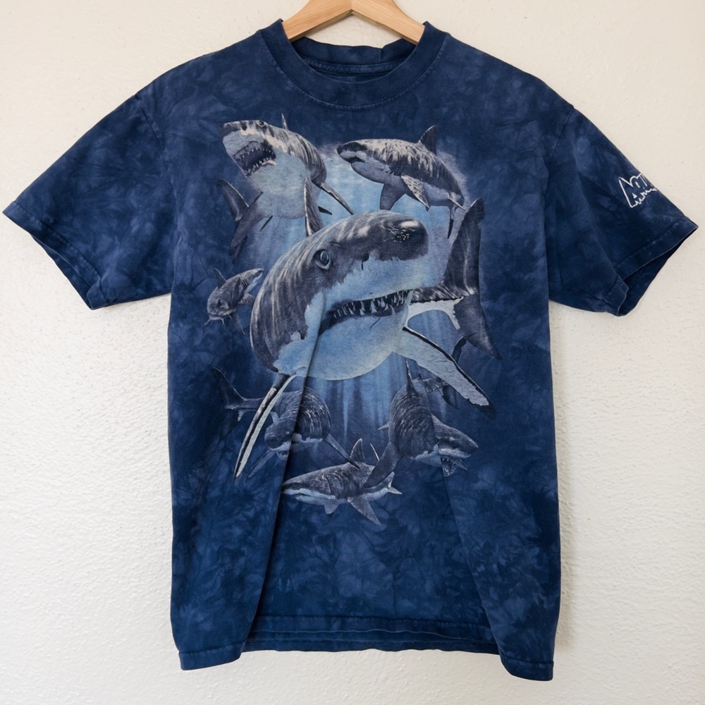 Unisex 90s Tie-Dye Aquarium Shark Graphic Tee